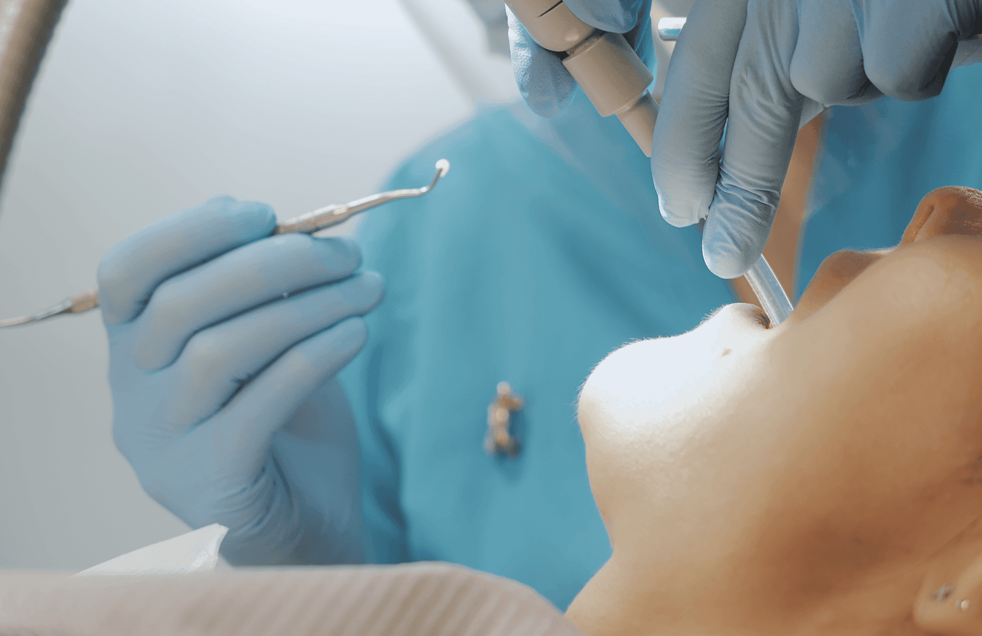 Как проходит лечение кровоточивости дёсен